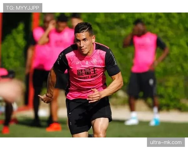 佩佩中卫风格引领新潮流，球队防线焕发新活力