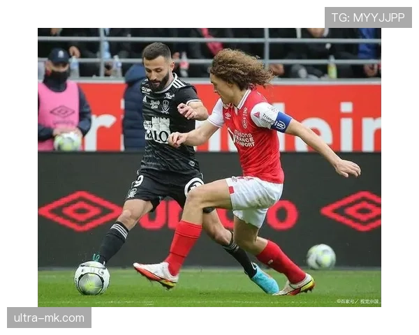 兰斯队战术调整奏效,比赛节奏引关注状态明显回升 兰斯队战术调整奏效,比赛节奏引关注状态明显回升