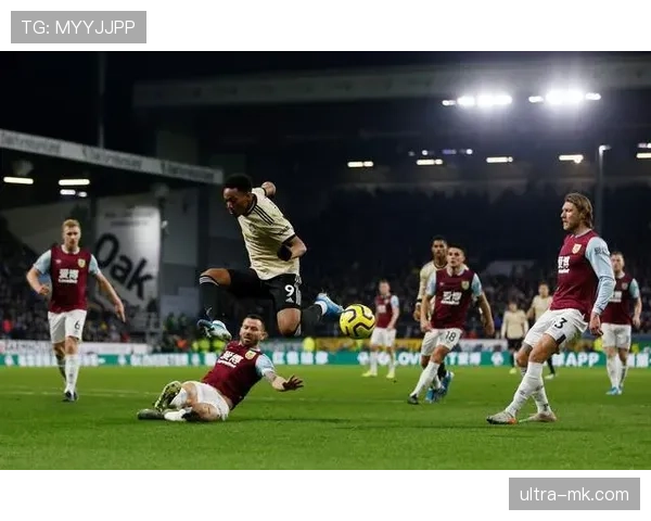 伯恩利逆袭英超：逆境中上演奇迹，表现惊艳赛场